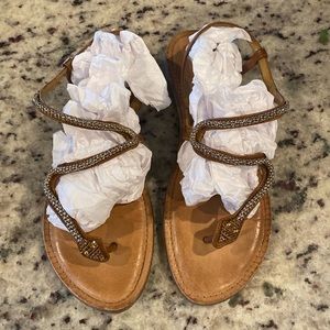 Gorgeous Bronze Antonio Melani Sandal, never worn, size 8